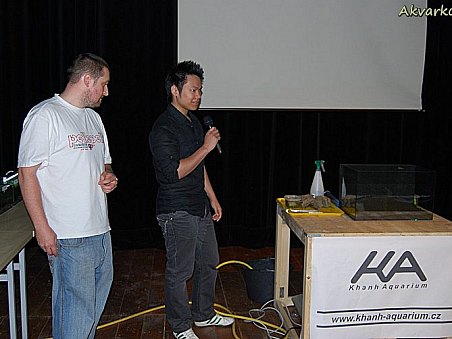 Ukázku založení akvária zahájili společně Khanh a ThomaZ.