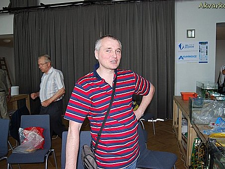 Pro fotoaparát zapózoval i Petr Bojanovský, díky kterému proběhla souběžně s burzou výstava halančíků.