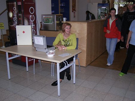 Holky v akci - Renata pokladna.