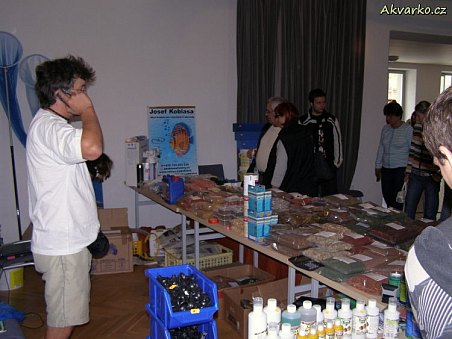 On pracuje, i když pracuje.