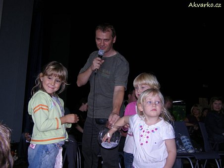 A už se losuje, stará se o to naše akvaristická mládež.