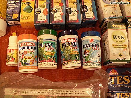 Sortiment hnojiv a jiných přípravků